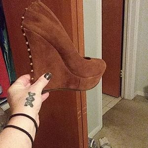Wedge heels